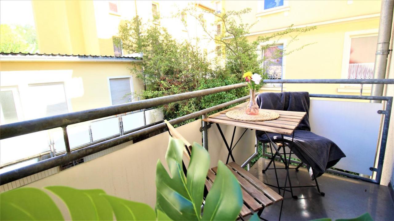Moderne Altbauapartments, Nahe Stadtzentrum & Weinberge Apartment